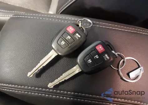 2016 Toyota Corolla S Plus z USA, uszkodzony, nr VIN 5YFBURHE3GP484246